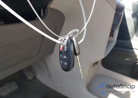 2013 Toyota Sienna Xle V6 8 Passenger from USA, damaged, VIN 5TDYK3DC6DS398384